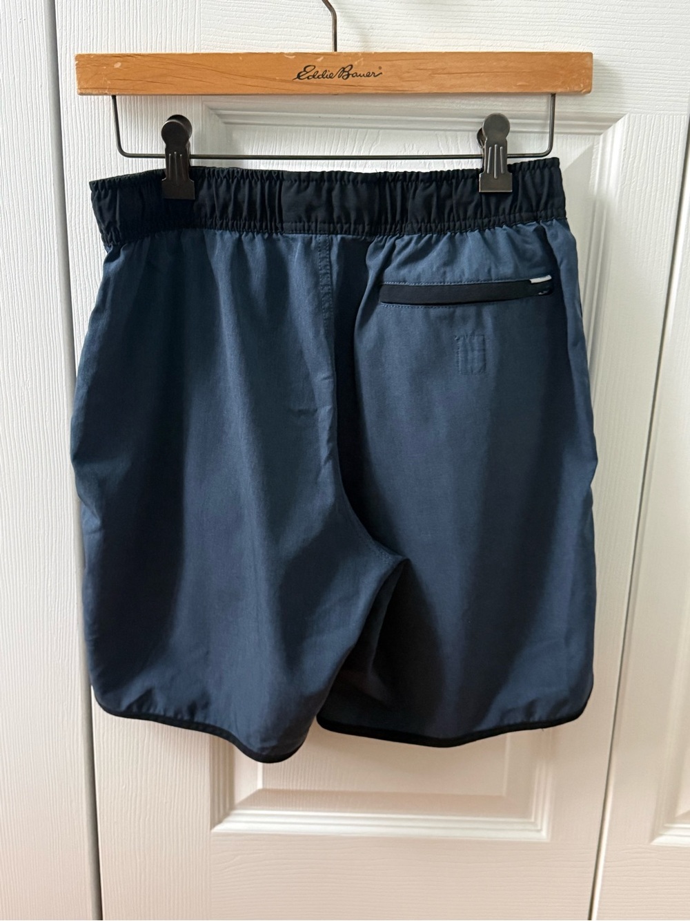 Vuori Banks Shorts in Azure Linen Texture - Picture 3 of 4
